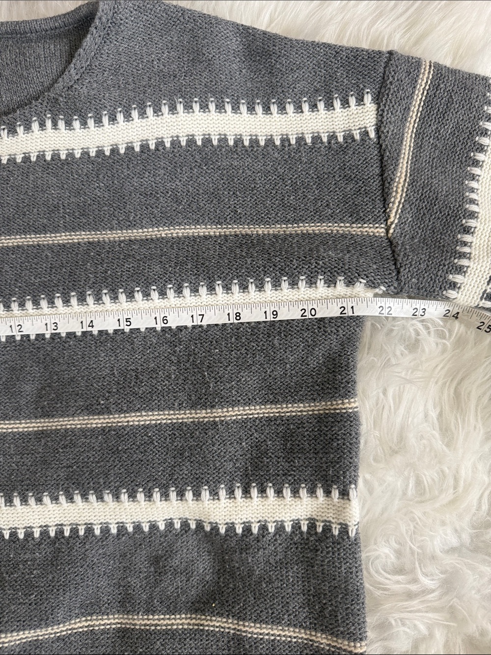 Women’s Gray & White Striped Knit Crewneck Sweater Size Medium - Picture 4 of 6